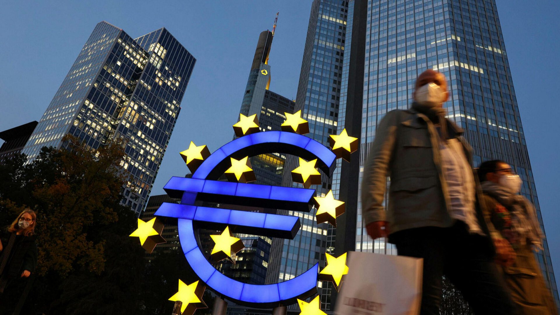 ECB tăng lãi suất? Cứ chờ tiếp đi