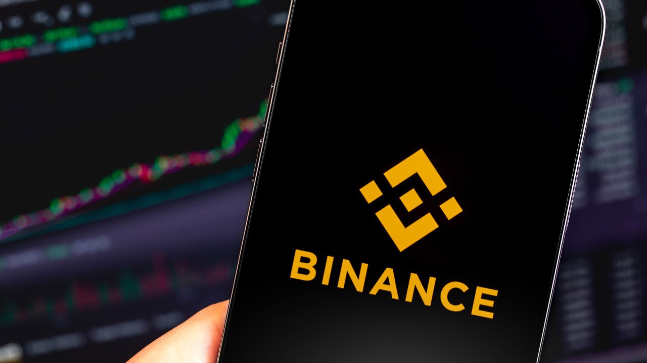 Thị trường tiền mã hóa chìm trong sắc đỏ sau khi Binance rút đơn xin đăng ký hoạt động