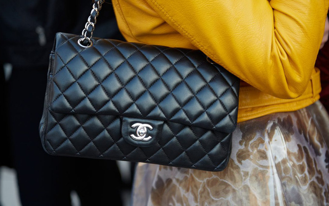 Người trẻ Hàn Quốc và phong cách làm giàu kiểu mới: 'Tôi thà mua một chiếc túi Chanel còn hơn là đầu tư vào thị trường chứng khoán!' Người trẻ Hàn Quốc và phong cách làm giàu kiểu mới: 'Tôi thà mua một chiếc túi Chanel còn hơn là đầu tư vào thị trường chứng khoán!'