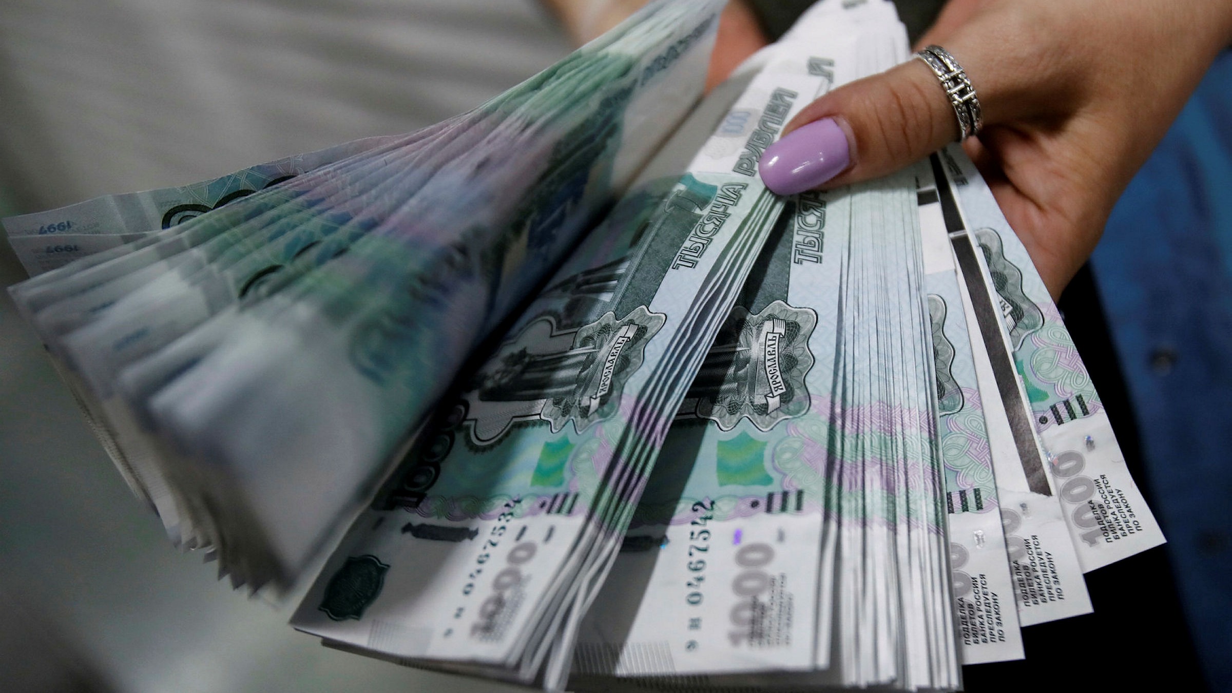 Tâm lý rủi ro ở Nga cho thấy đồng Ruble và thị trường cổ phiếu còn dự địa giảm sâu hơn nữa