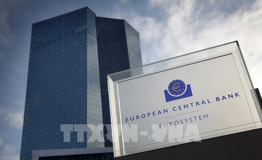 ECB đẩy nhanh kết thúc chương trình kích thích kinh tế dù bất ổn gia tăng