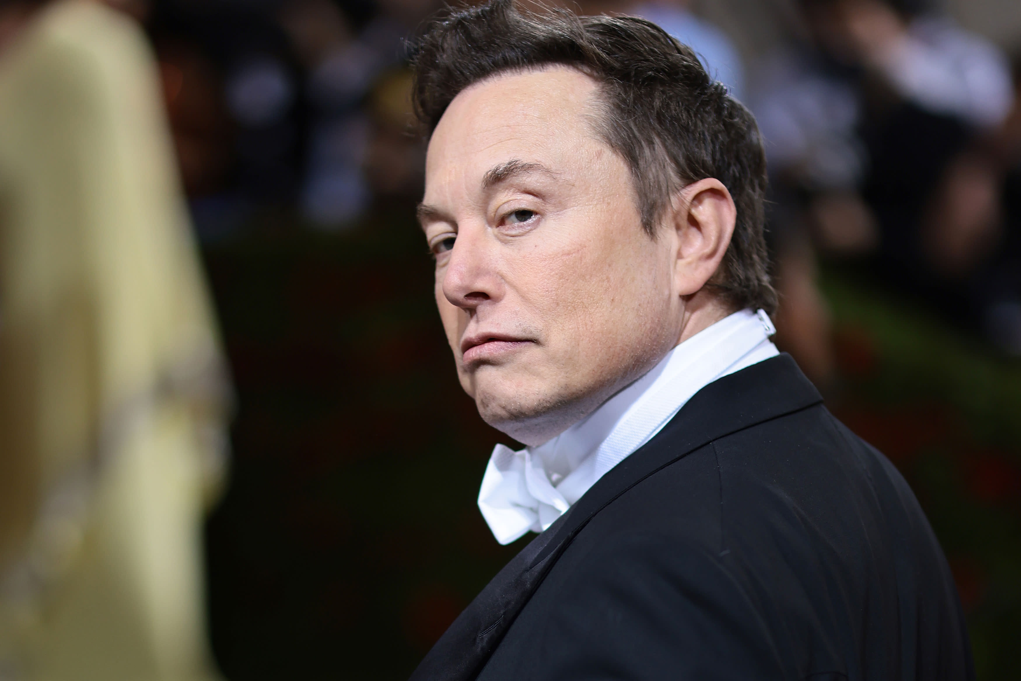 Chứng khoán Mỹ ảm đạm, cổ phiếu Tesla chìm trong sắc đỏ