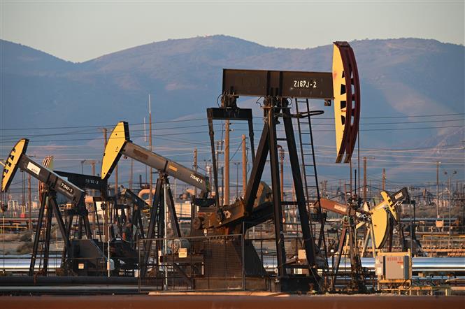 Quyết định cắt giảm sản lượng của OPEC+ đang thúc đẩy rủi ro lạm phát