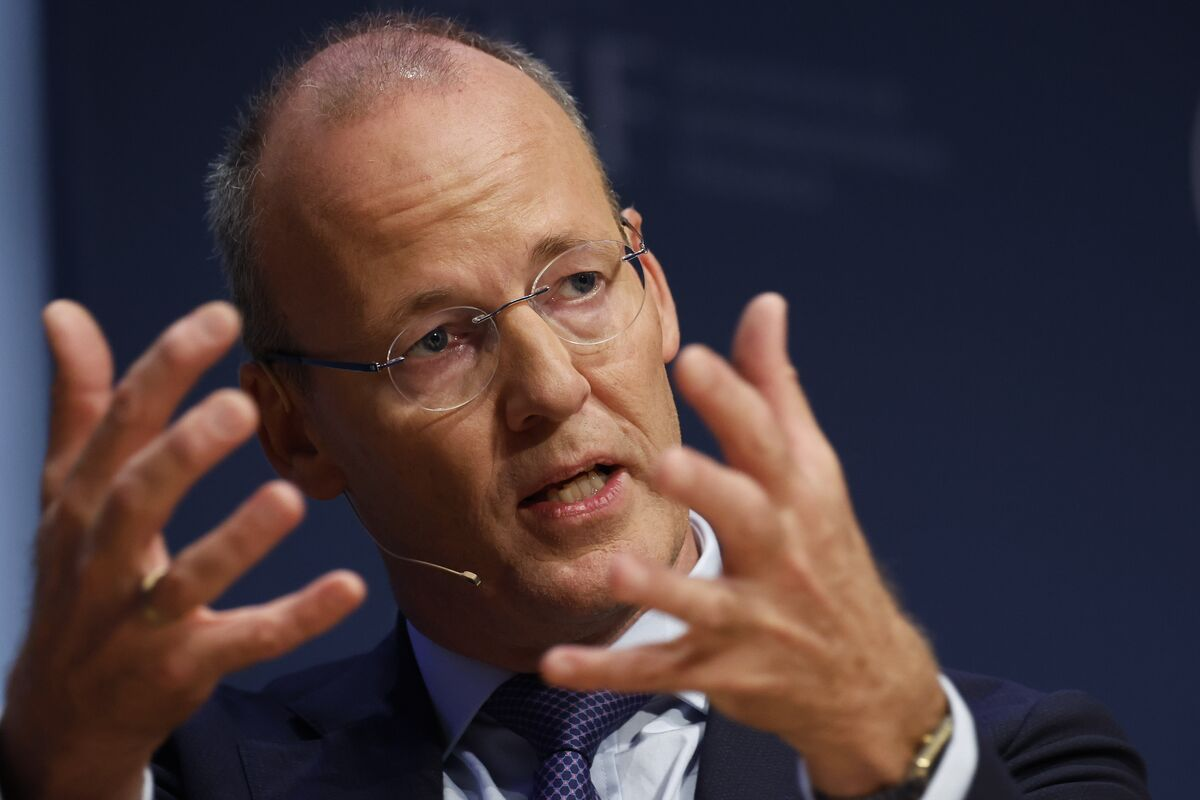 ECB's Knot Says 'Protracted Period' Needed to Tame Inflation - Bloomberg
