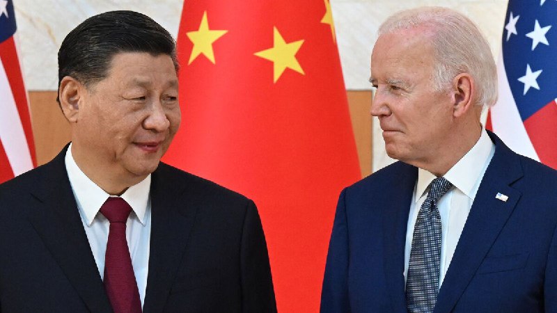 Ông Tập Cận Bình (bên trái) và ông Joe Biden (bên phải)