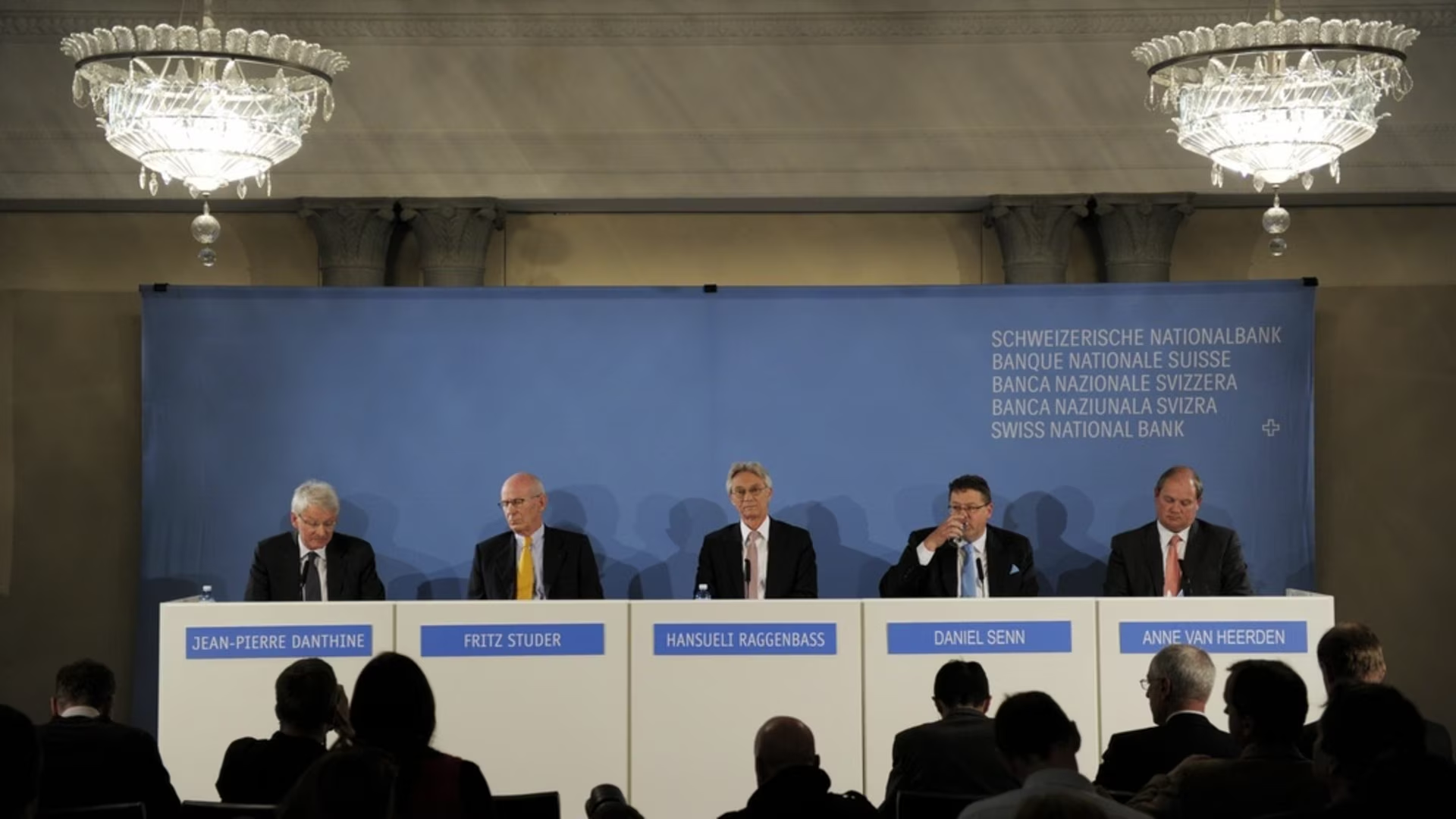 Rules tightened for SNB board's own investments - SWI swissinfo.ch