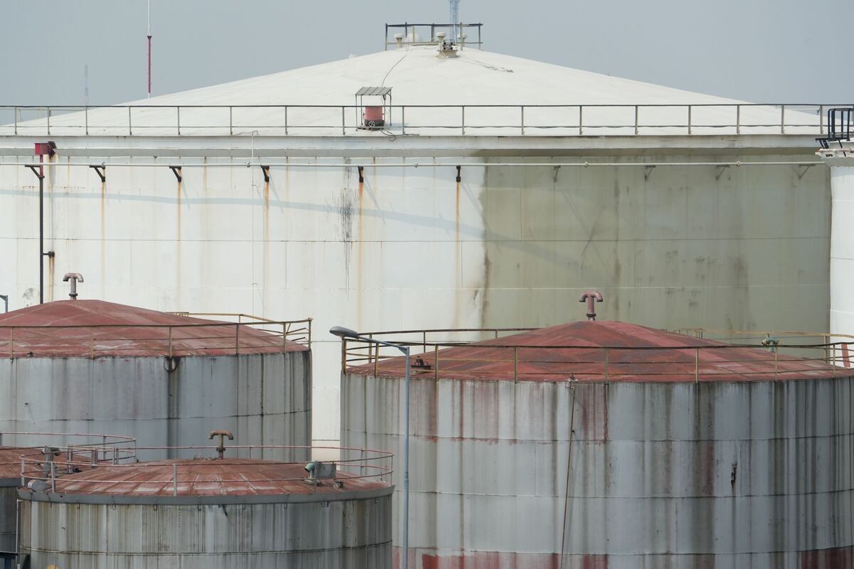 Giá dầu tăng tuần thứ 6 liên tiếp sau khi OPEC+ kéo dài cắt giảm nguồn cung Giá dầu tăng tuần thứ 6 liên tiếp sau khi OPEC+ kéo dài cắt giảm nguồn cung