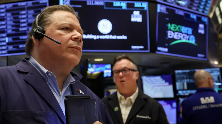 Chứng khoán Mỹ suy yếu, Nasdaq ghi nhận 2 tuần giảm liên tiếp đầu tiên trong năm