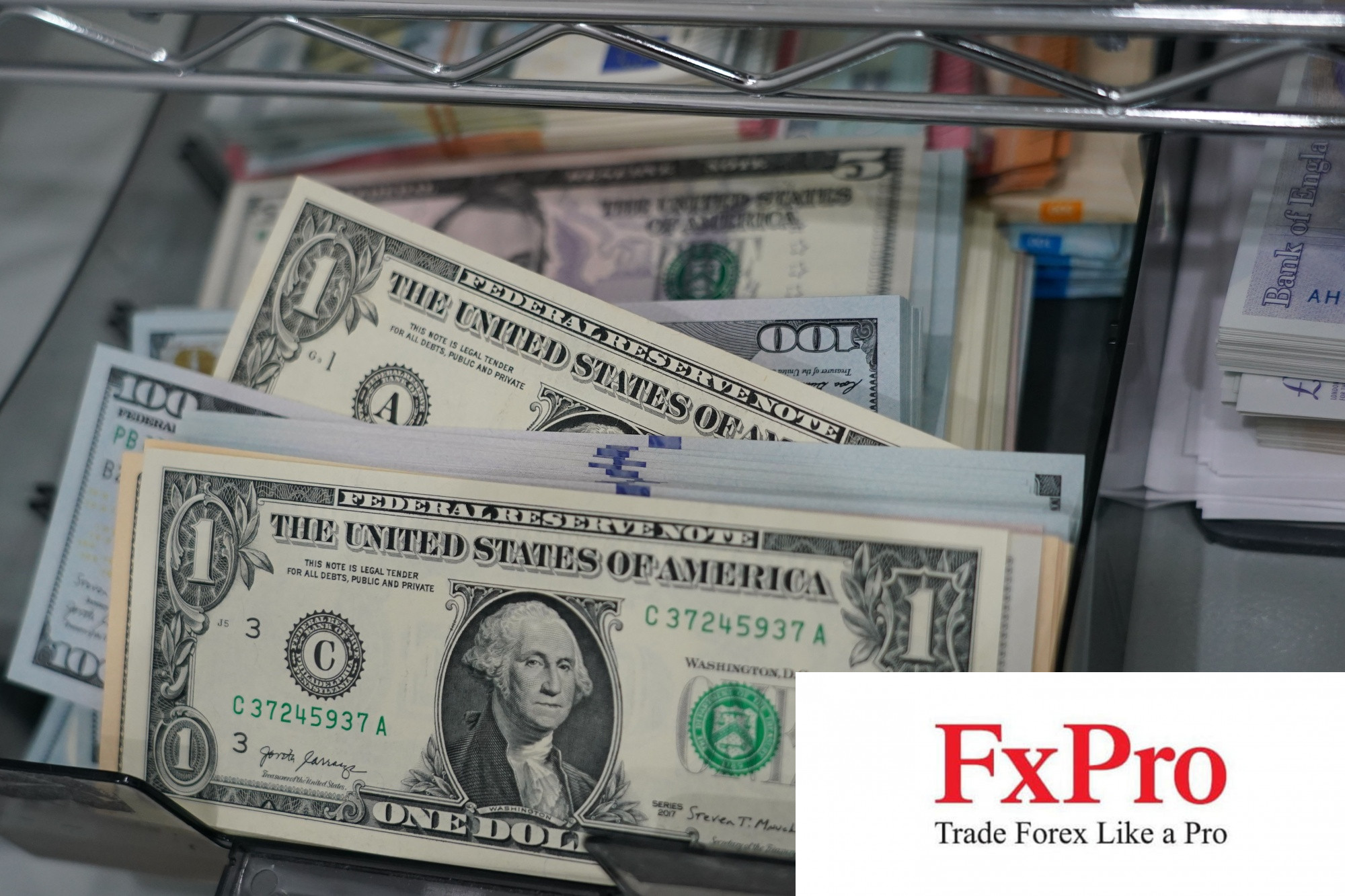 Cuộc chiến giữa "Hiệu ứng Trump" và chính sách Fed: Tương lai nào cho đồng USD?