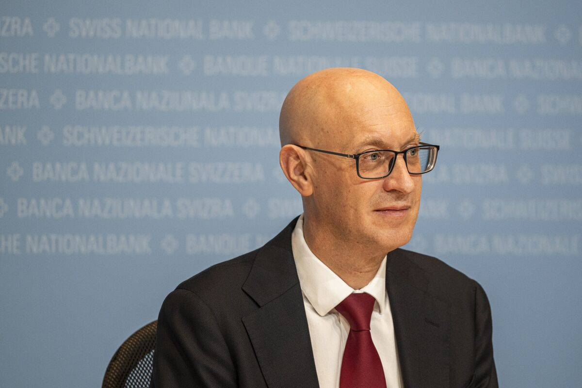 Swiss Inflation and Growth Point to Lower SNB Rates, Martin Says - Bloomberg