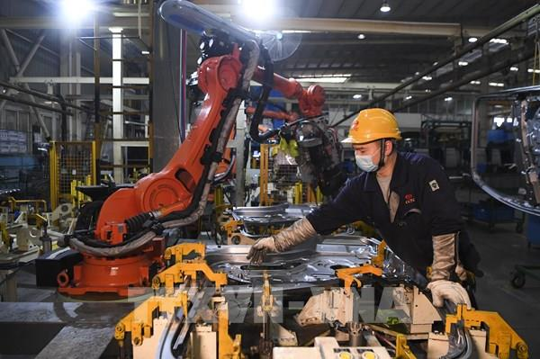 Sản lượng công nghiệp của Trung Quốc giảm tốc