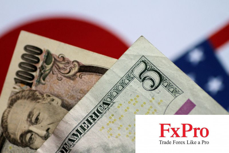 Thị trường tài chính chao đảo trước nguy cơ thuế quan của Trump: Bitcoin lao dốc, đồng USD vững vàng