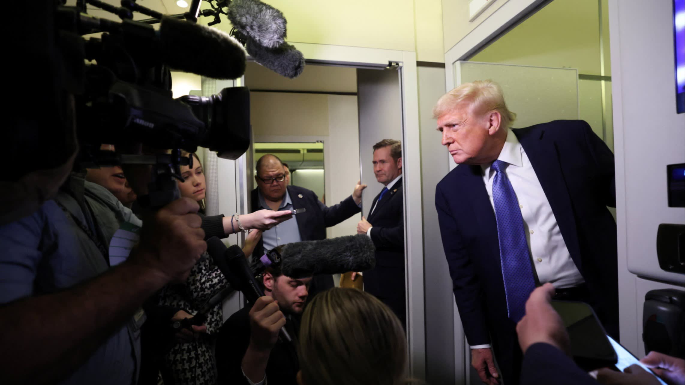Liệu Donald Trump có đang vô tình phá hủy di sản chính trị mà chính ông đã dày công xây dựng?