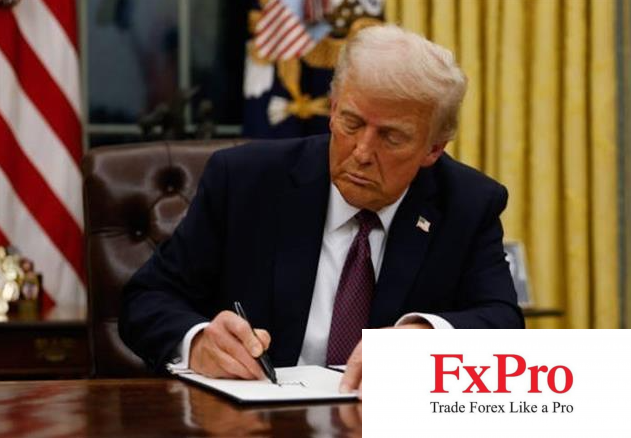 Cố vấn kinh tế của Trump bác bỏ lo ngại về tác động ngắn hạn từ việc tăng thuế quan