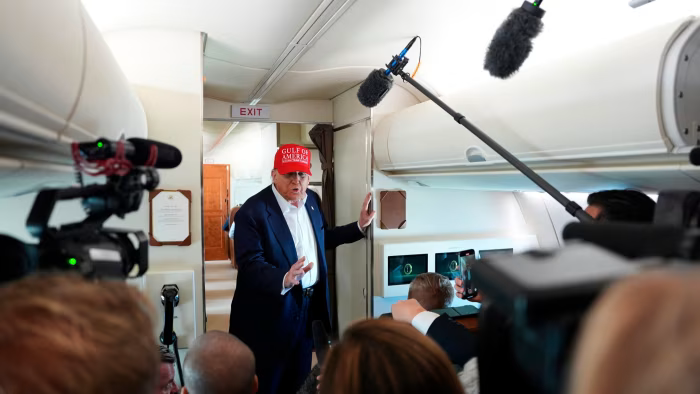 Donald Trump đe dọa tăng thuế đối với Nhật Bản Donald Trump đe dọa tăng thuế đối với Nhật Bản